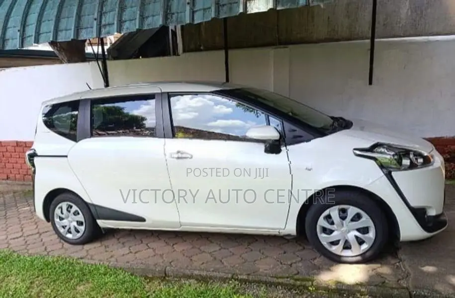 Toyota Sienta 2017