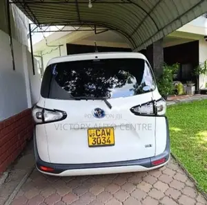Toyota Sienta 2017