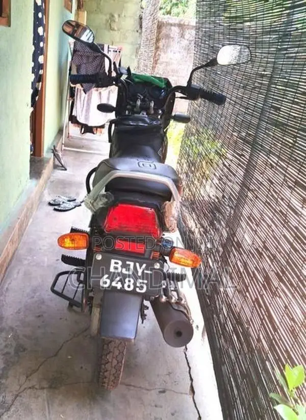 Bajaj CT100 ES 2025