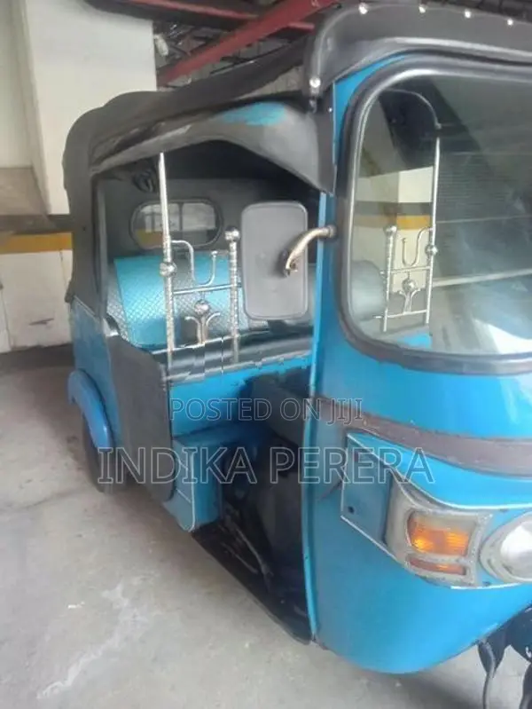 Bajaj RE 2012