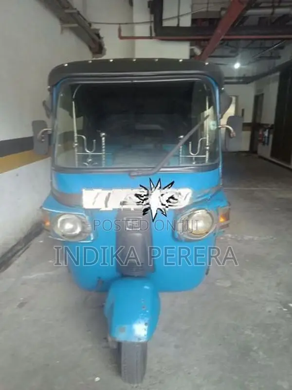 Bajaj RE 2012