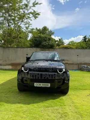 Land Rover Defender P300e 2026