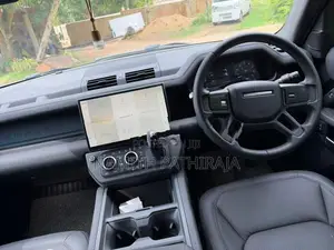 Land Rover Defender P300e 2026