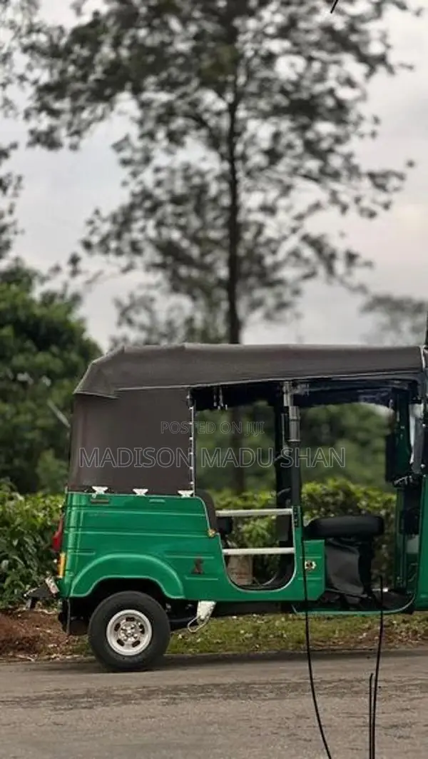 Bajaj RE 2015
