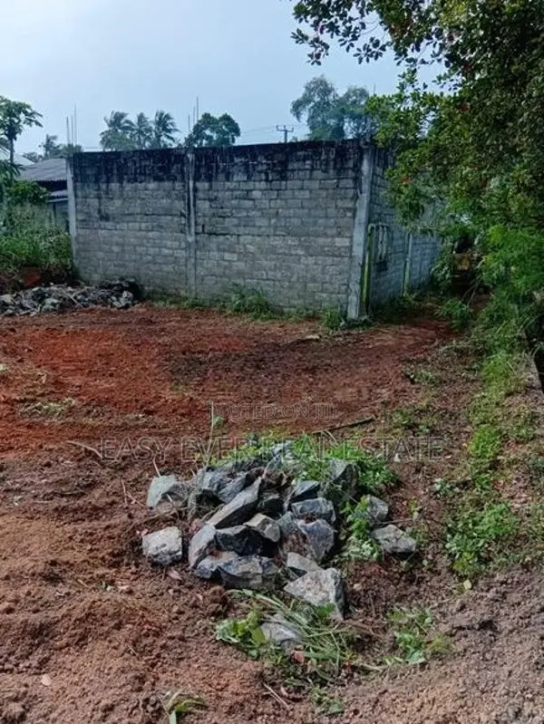 දිවුලපිටිය වරාදල හීරලුගෙදරින් ගොඩනැගිල්ලක් සමග ඉඩමක් විකිනීමට AJ 14245