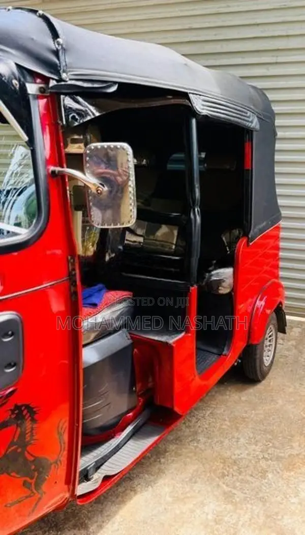 Bajaj RE 2018