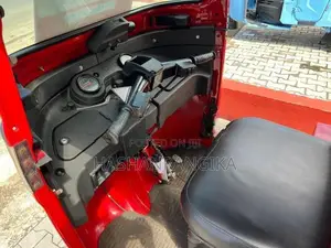 Bajaj RE Three wheelers 2015