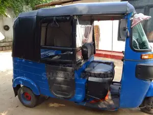 Bajaj RE 2017