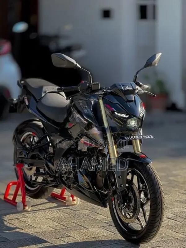 Bajaj Pulsar N160 Premium 2026