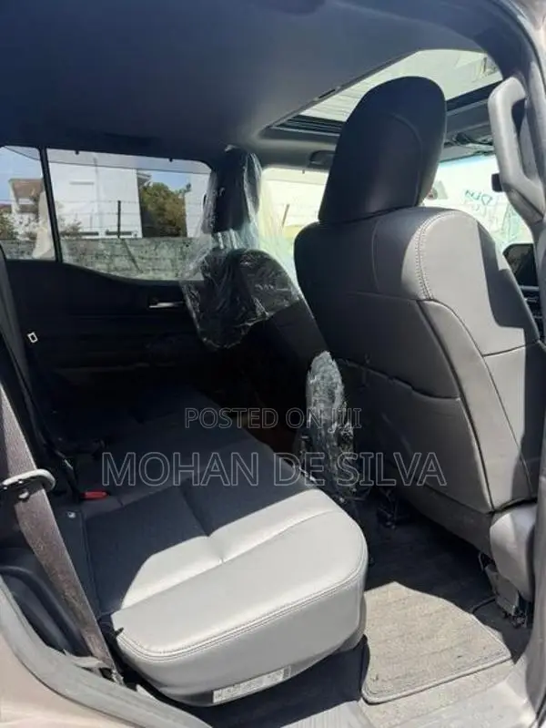 Toyota Land Cruiser 250 VX 2025