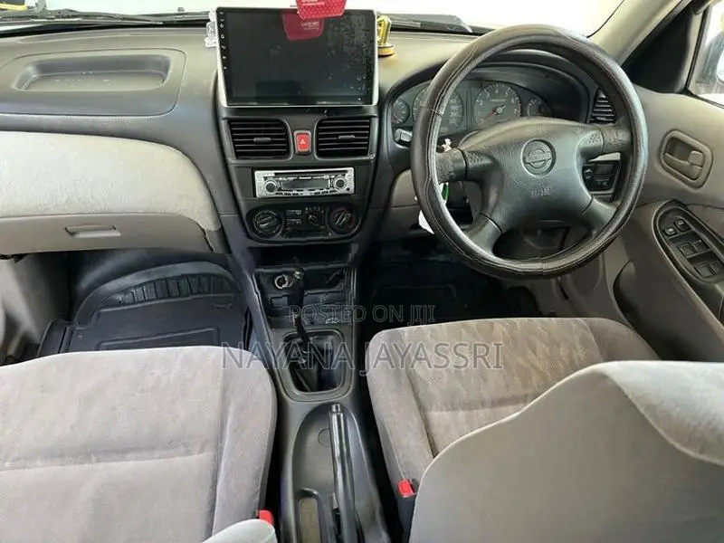 Nissan Sunny 2001