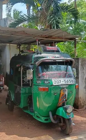Bajaj RE 2000