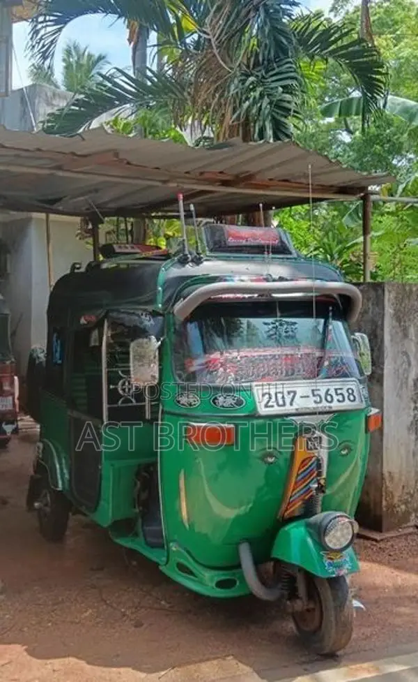 Bajaj RE 2000