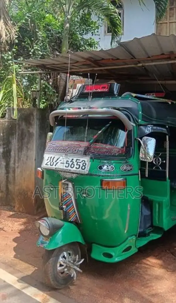 Bajaj RE 2000