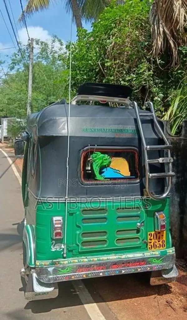 Bajaj RE 2000