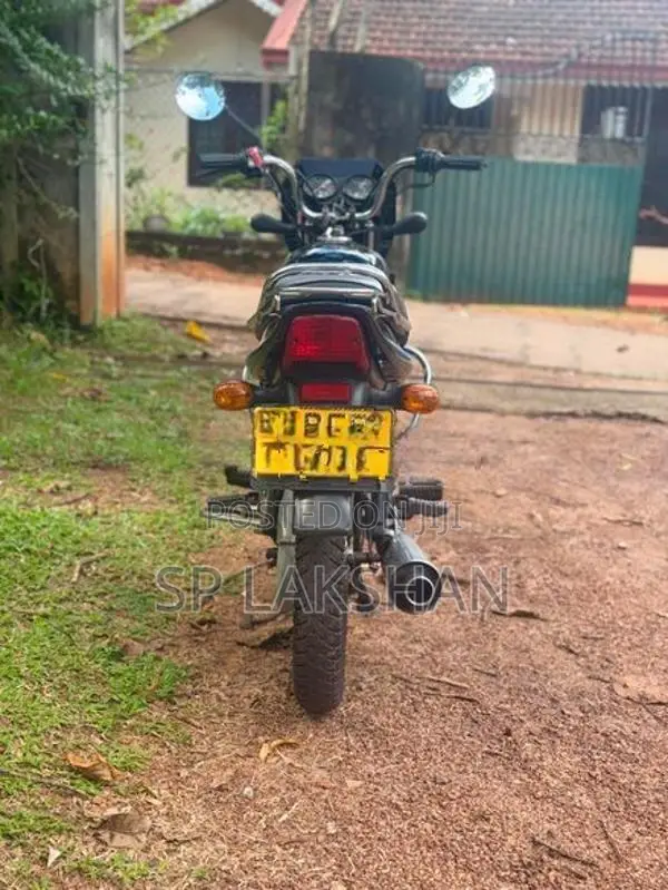 Bajaj CT100 2017