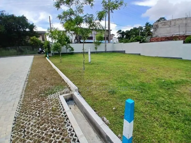 Residential Purposes 10p Land for Sale in Boralesgamuwa