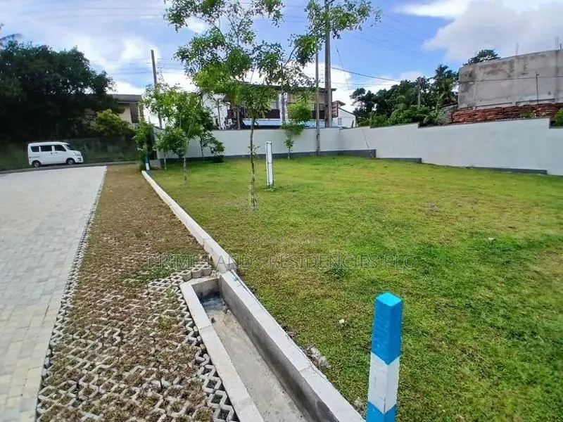 Residential Purposes 10p Land for Sale in Boralesgamuwa