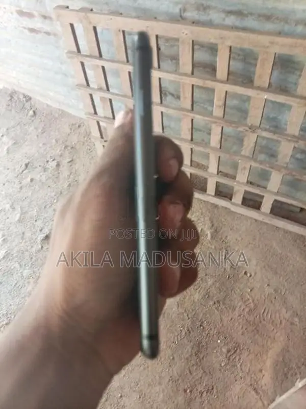 Apple iPhone 8 (Used)