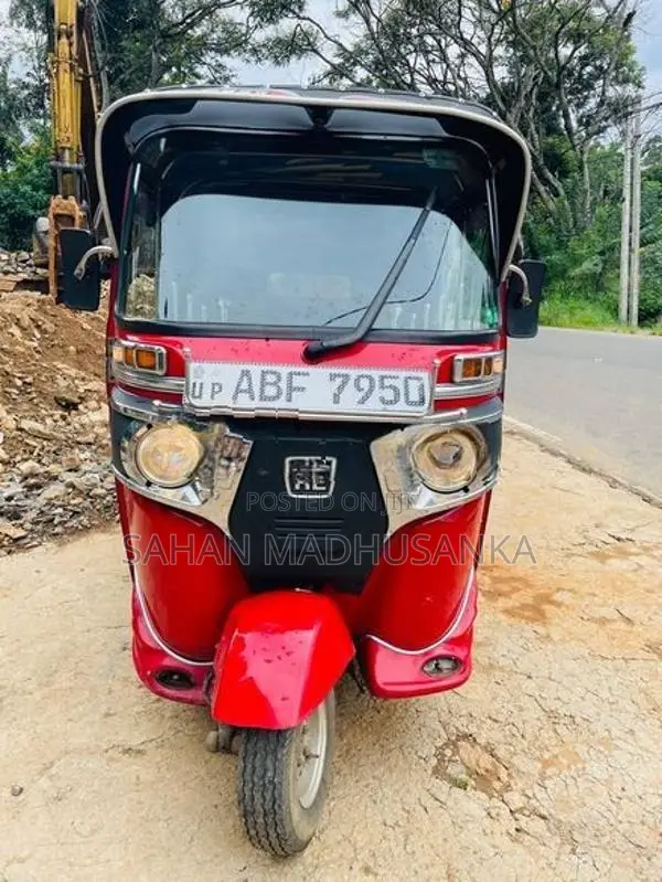 Bajaj RE 2015