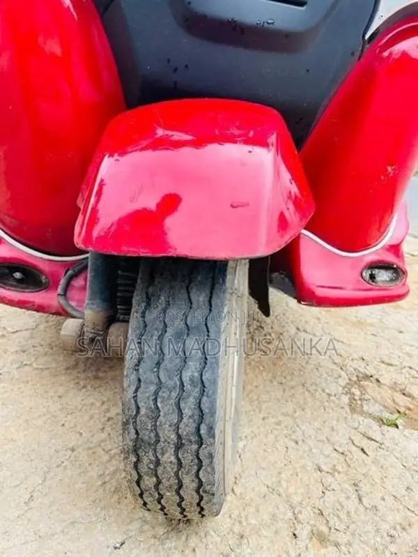 Bajaj RE 2015