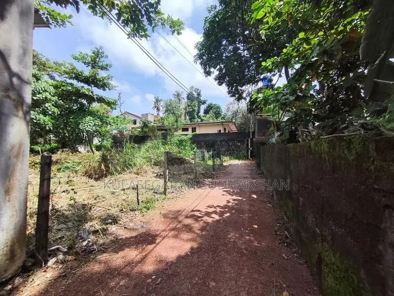 Land for Sale in Nugegoda, Embuldeniya Town