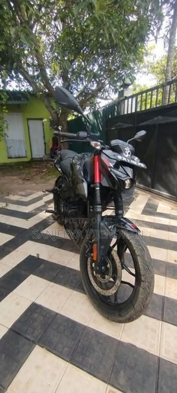 Bajaj Pulsar N160 2025
