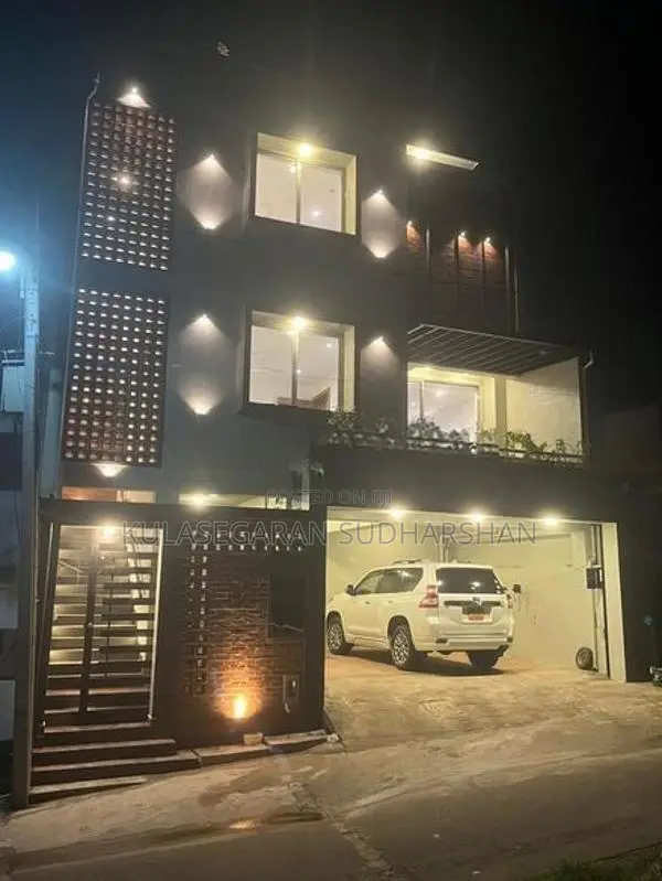 Luxury House for Sale – Katubedda, Moratuwa