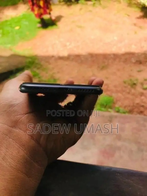 Apple iPhone 8 (Used)