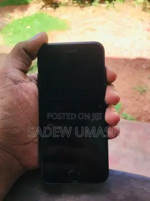 Apple iPhone 8 (Used)