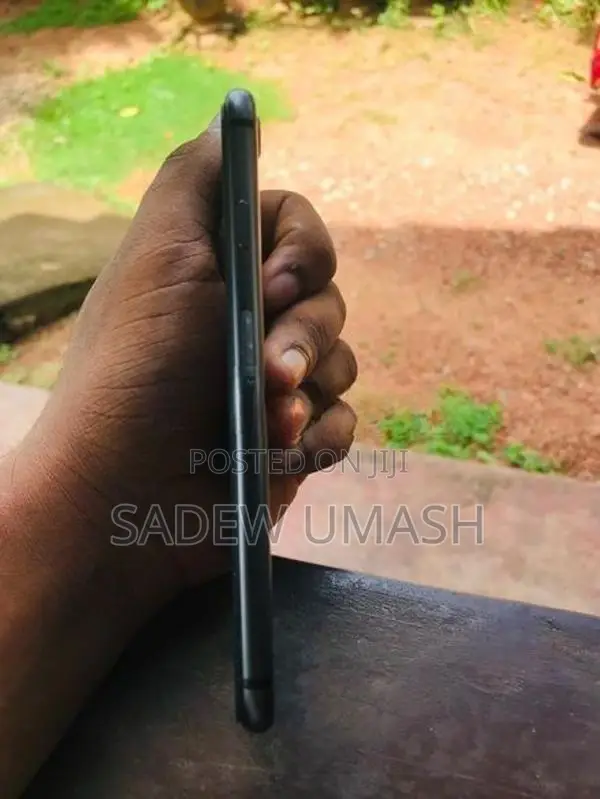 Apple iPhone 8 (Used)