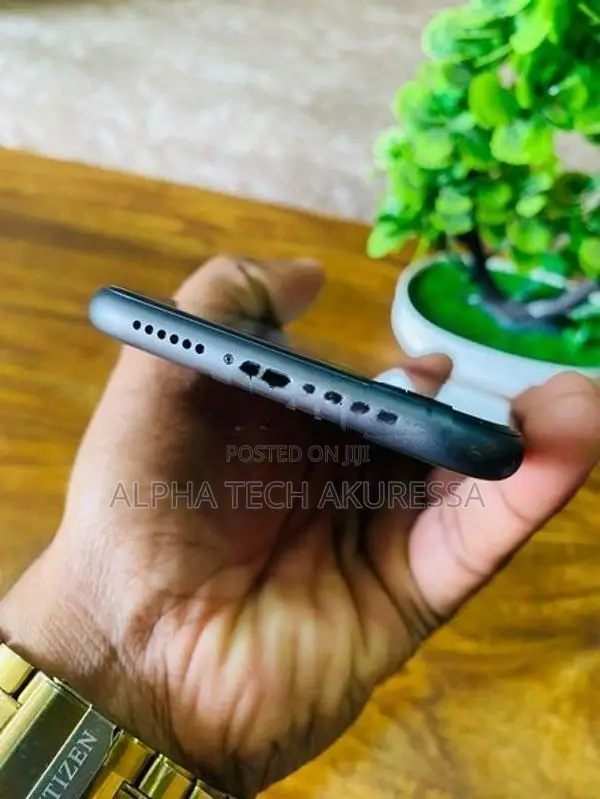 Apple iPhone 11 128GB (Used)