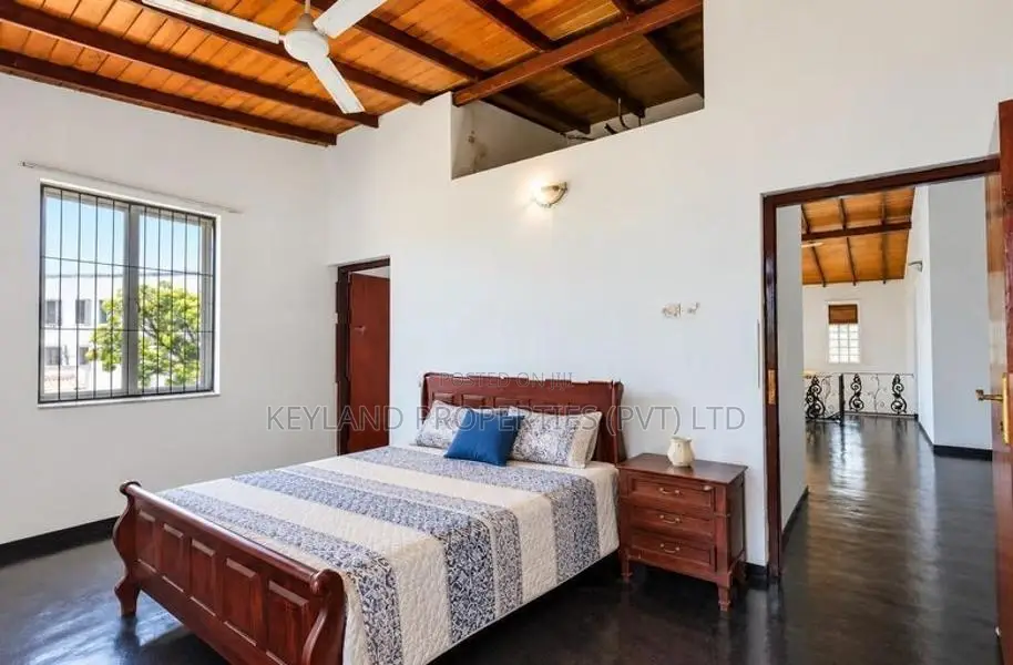 Spacious 5-Bedroom Family Home In Nedimala, Dehiwala