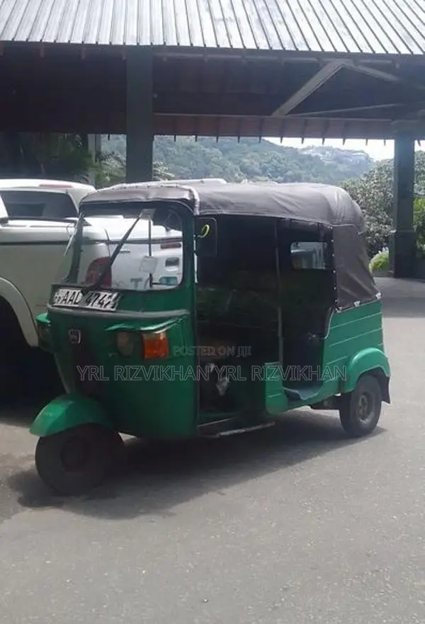 Bajaj RE 2013