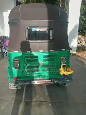Bajaj RE 2018