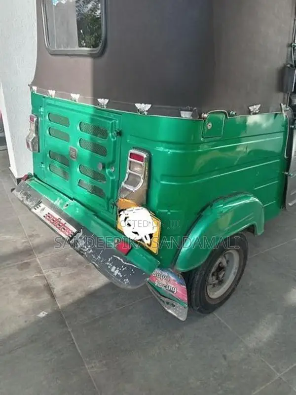 Bajaj RE 2018