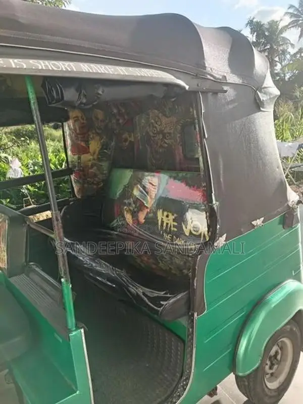 Bajaj RE 2018
