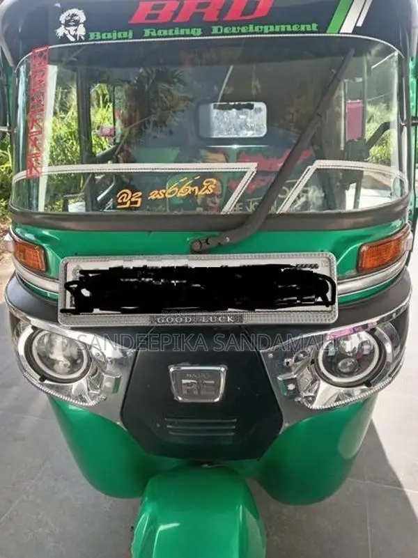 Bajaj RE 2018