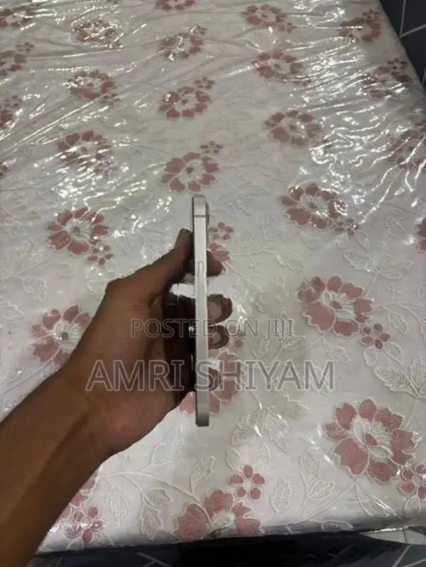 Apple iPhone 13 (Used)