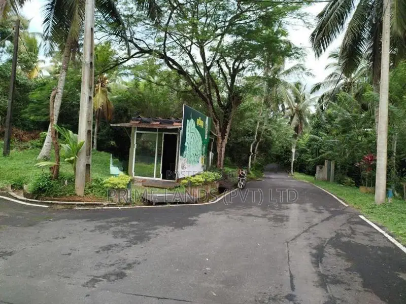 මීගොඩ බිම් කොටස් විකිණීමට