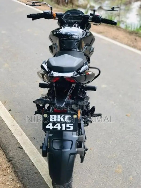 Bajaj Pulsar NS200 2025