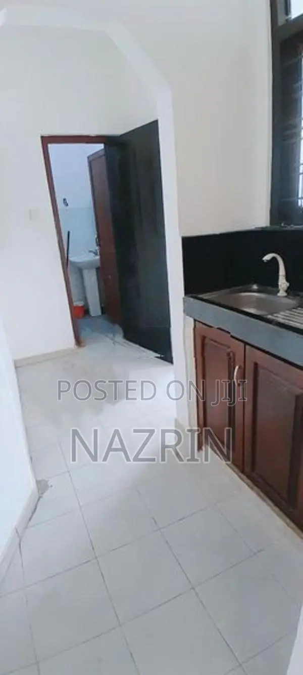 Large Garden Area with 3 Berooms House Rent Dehiwala