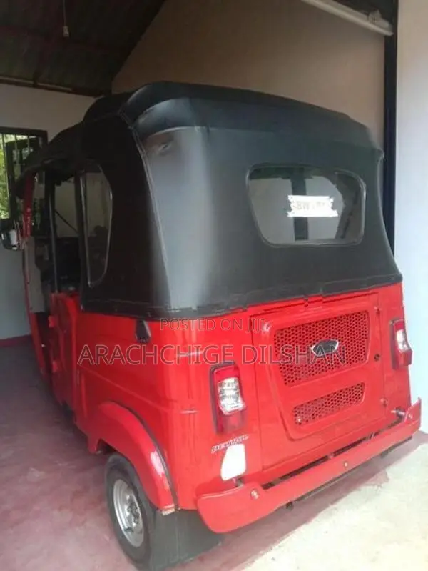Bajaj RE 2025