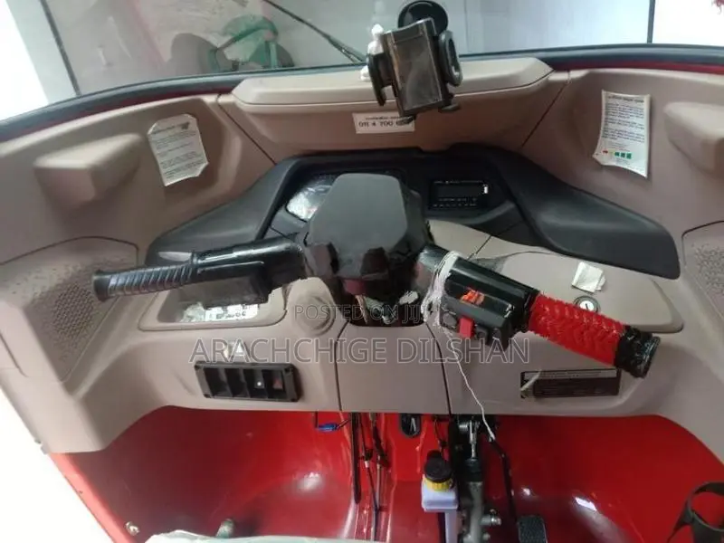 Bajaj RE 2025