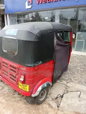 Bajaj RE 2016
