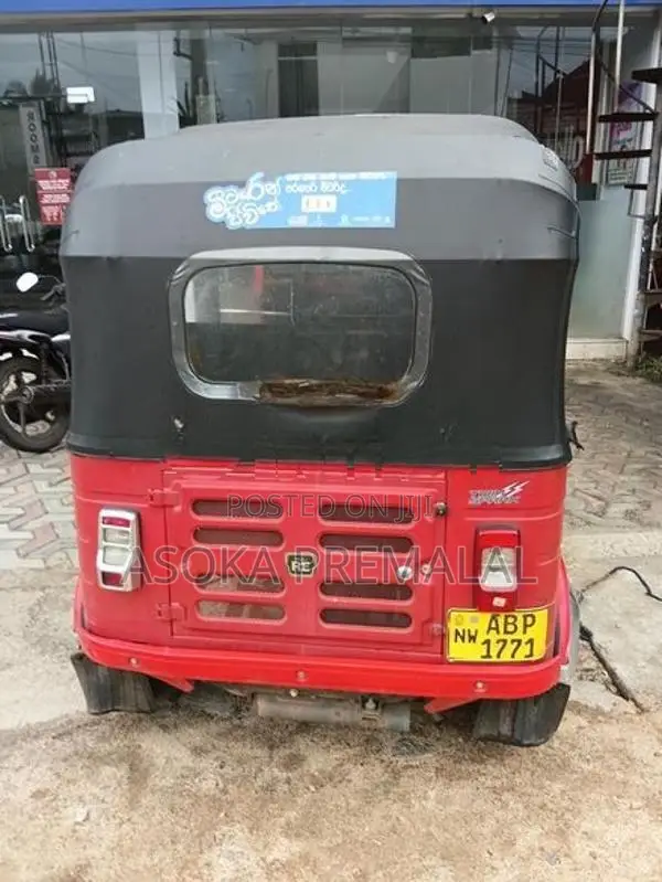 Bajaj RE 2016