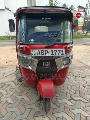 Bajaj RE 2016