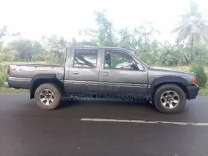 Isuzu Bighorn 1989