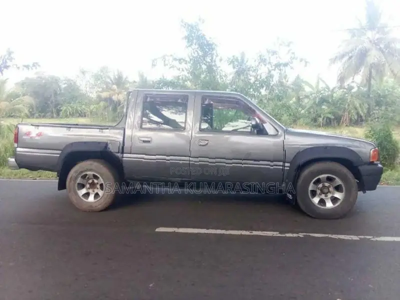 Isuzu Bighorn 1989