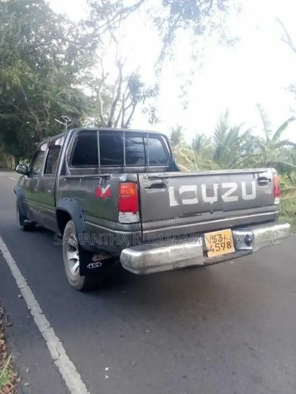 Isuzu Bighorn 1989